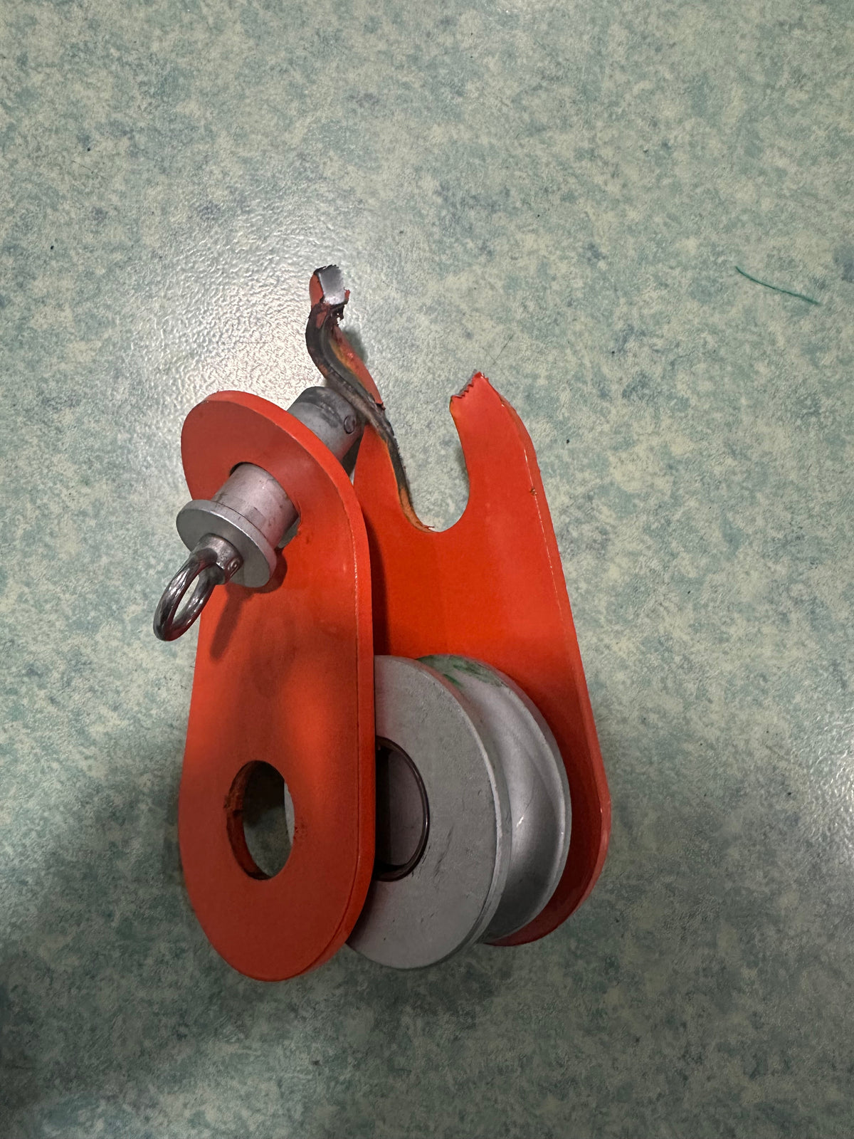 Dingo Snatch Block --DSB22
George4x4 Dingo Snatch Block –4WD Recovery Pulley Block (22T Rated)

DSB22-A: Aluminum wheel designed exclusively for fiber rope. weight 1.65kg

TESED DSB22-S: steel wheel, weight 2.15kg; Compatible with both soft rope and steel cable, but do not use with fiber rope if it has been used with steel cable, as this may cause damage to the fiber.