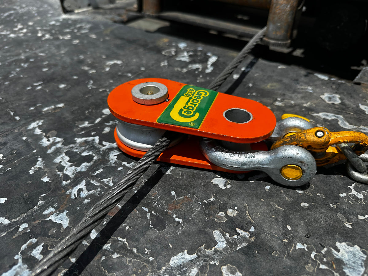 Dingo snatch Block  with steel shackle 3.2ton 4WD Winch Pulley George4x4 recovery gear  dingo snatch block on a towing truck with steel cable